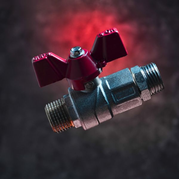 Materiały zaworów kulowych – mosiądz, stal, plastik